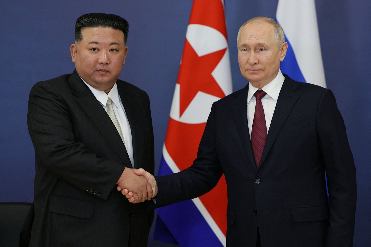 Ziemeļkorejas līderis Kims Čenuns un Krievijas prezidents Vladimirs Putins