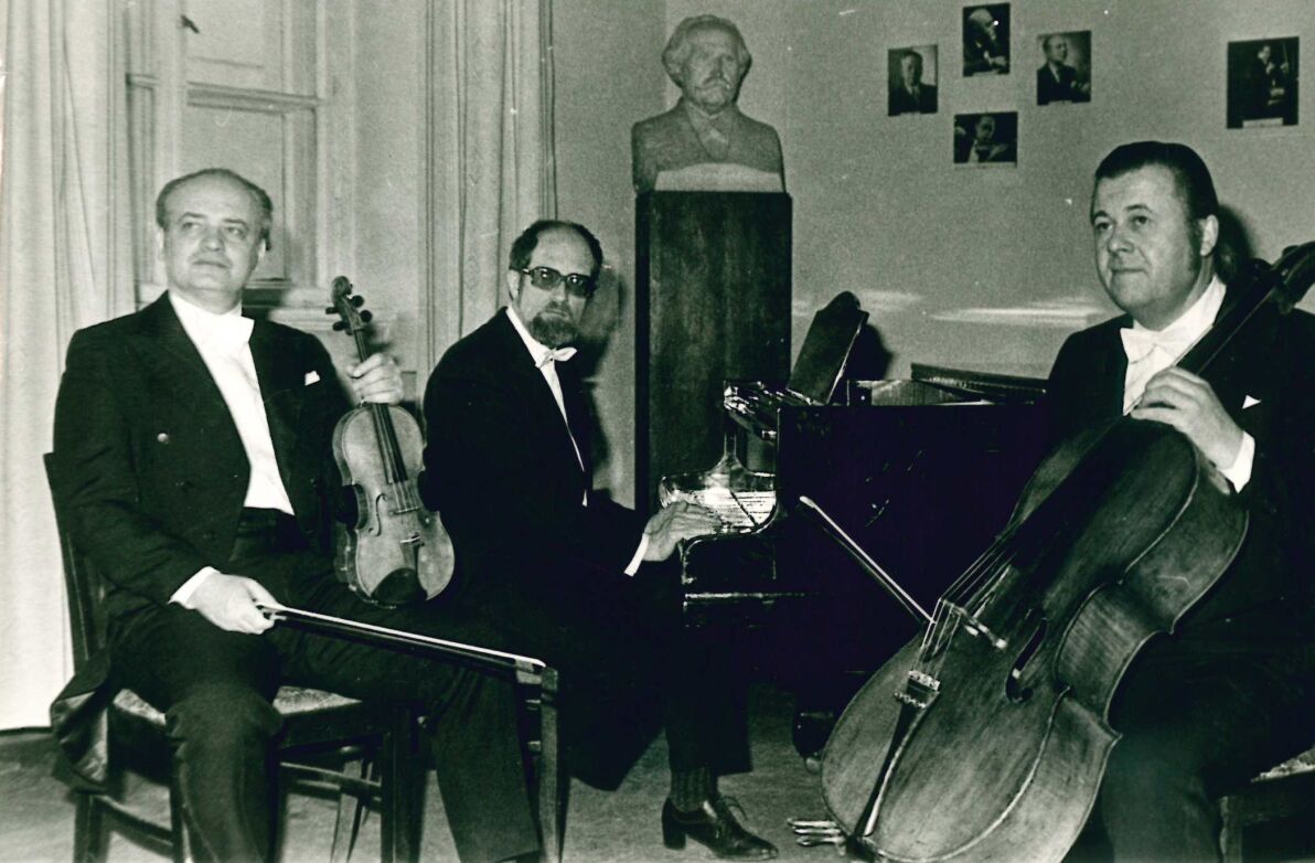 No kreisās: Juris Švolkovskis, Valdis Jancis un Māris Villerušs