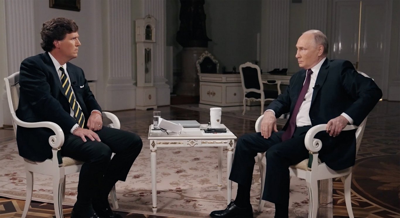 Amerikāņu komentētājs Takers Karlsons intervē Krievijas vadoni Vladimiru Putinu