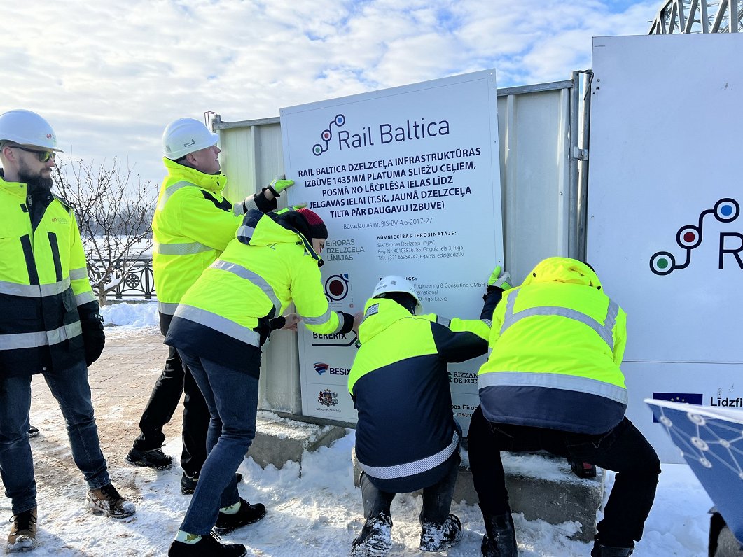 Rīgā sāk būvēt „Rail Baltica” dzelzceļa tiltu pār Daugavu
