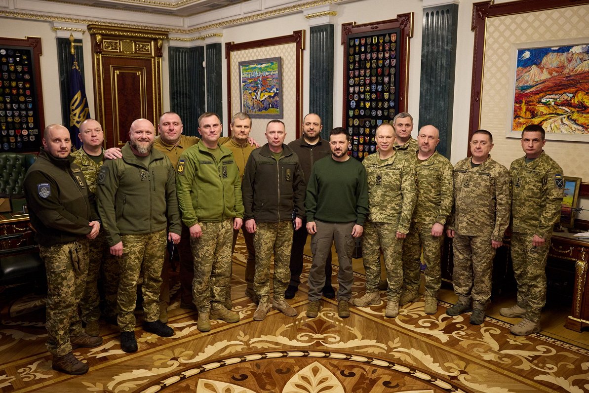 Ukrainas prezidents tiekas ar jauno militārās vadības komandu