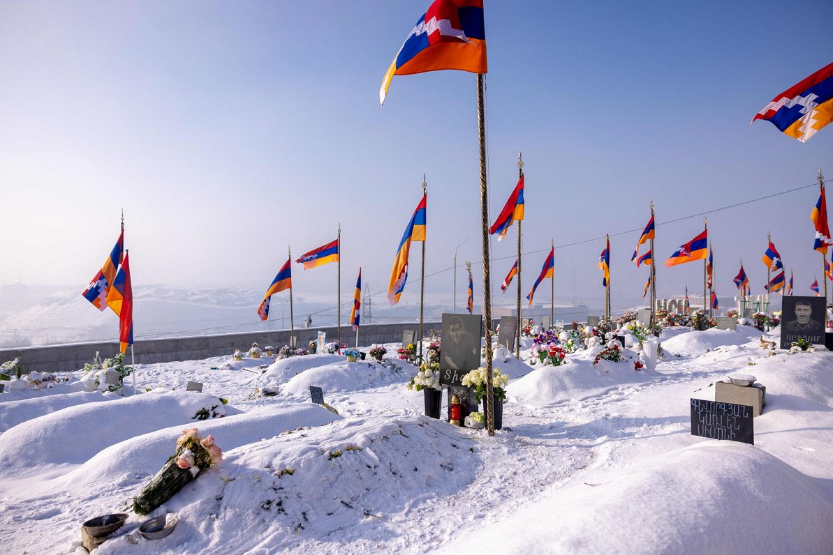 Armēnijas militārā kapsēta Erevānā, kur apbedīti konfliktā ar Arzerbaidžānu kritušie karavīri