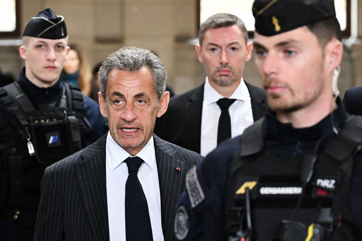 Francijas tiesa piespriedusi cietumsodu eksprezidentam Nikolā Sarkozī