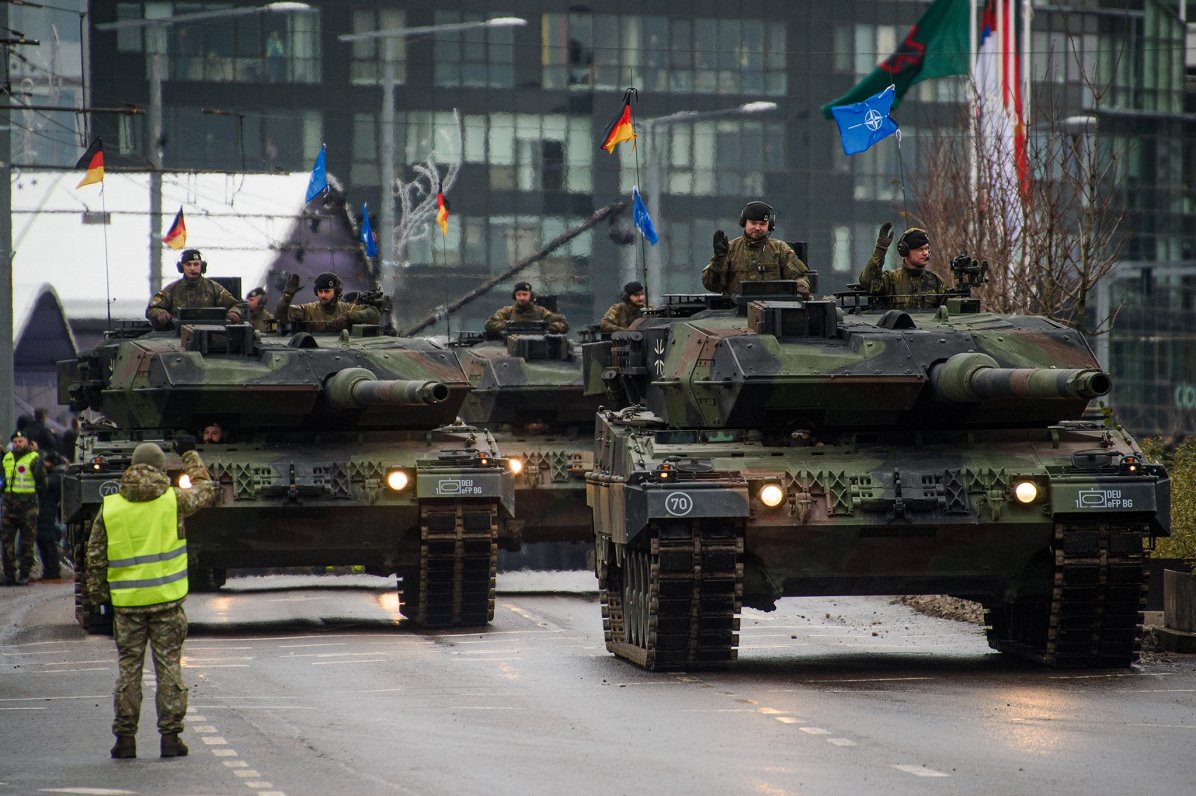 Ilustratīvs attēls: bruņoto spēku parāde Lietuvas galvaspilsētā Viļņā