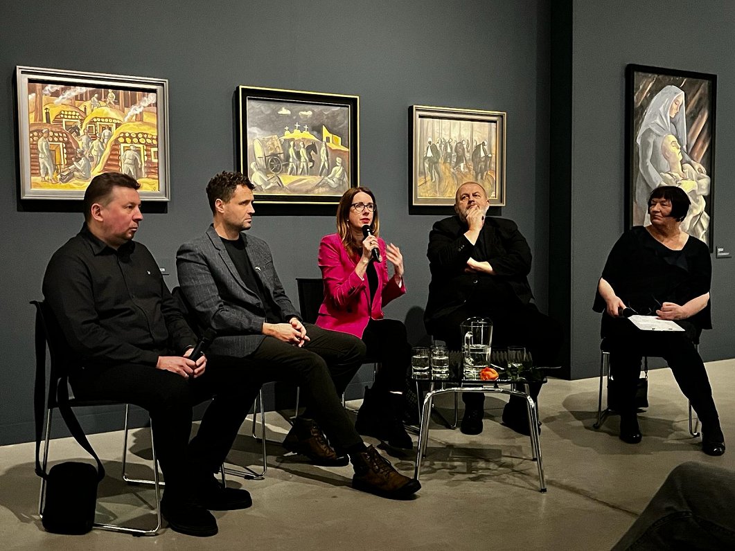 Ina Strazdiņa Latvijas Nacionālā mākslas muzeja diskusijā “Mākslinieks un karš”