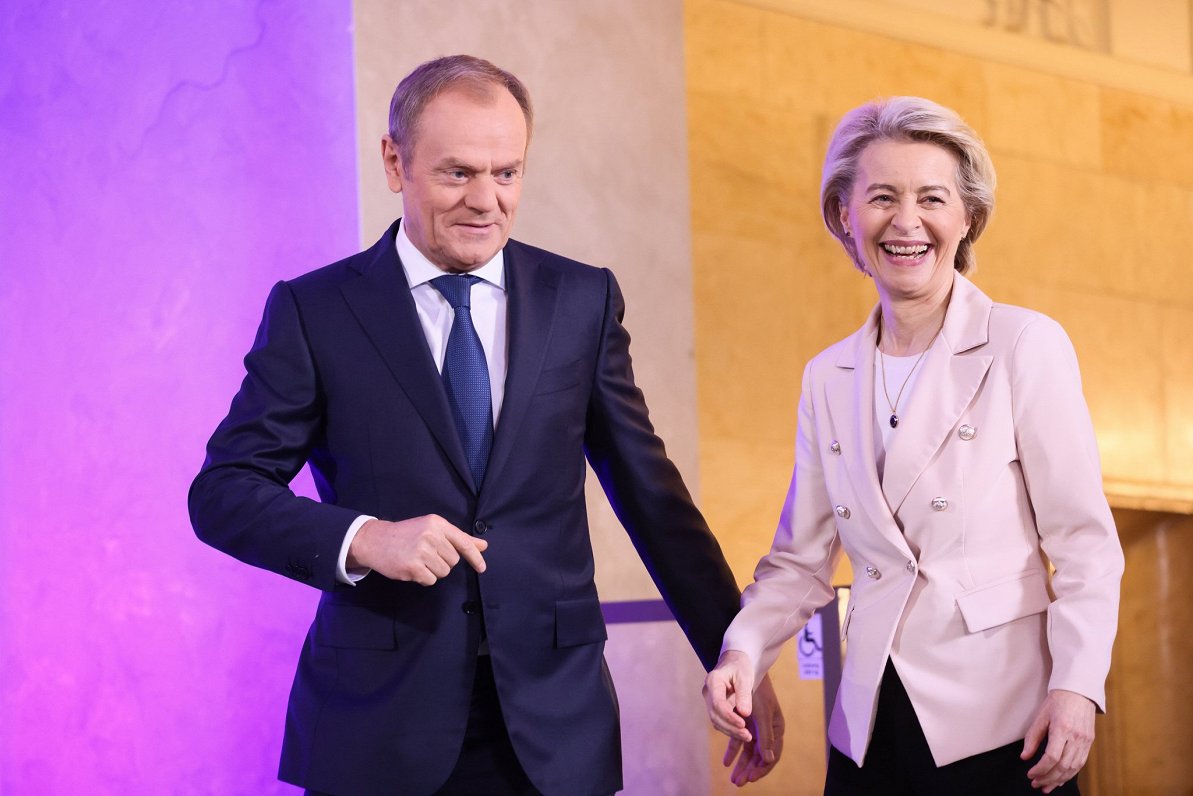 Polijas premjers Donalds Tusks un Eiropas Komisijas prezidente Urzula fon der Leiena