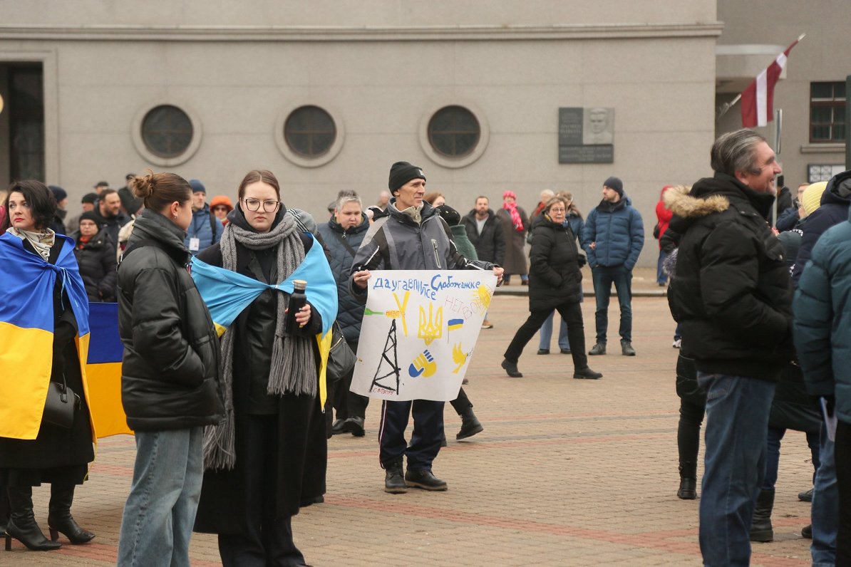Ukrainas atbalsta pasākums Daugavpils Vienības laukumā.
