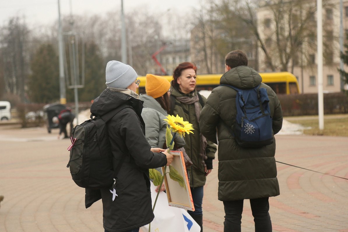 Ukrainas atbalsta pasākums Daugavpils Vienības laukumā.