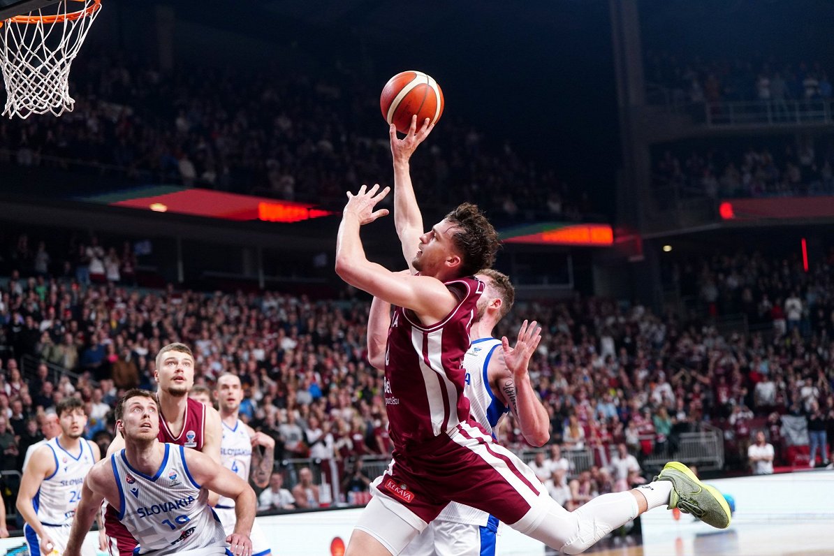 Latvijas un Slovākijas basketbolistu spēle Eiropas čempionāta kvalifikācijā