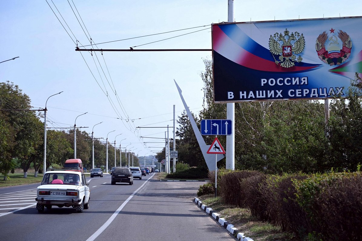 Piedņestras galvaspilsētā Tiraspolē plakāts vēsta &quot;Krievija mūsu sirdīs&quot;