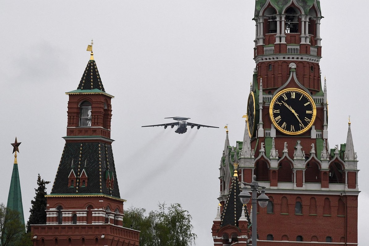 Самолет дальнего радиолокационного обнаружения А-50 на параде в Москве. 2020 год