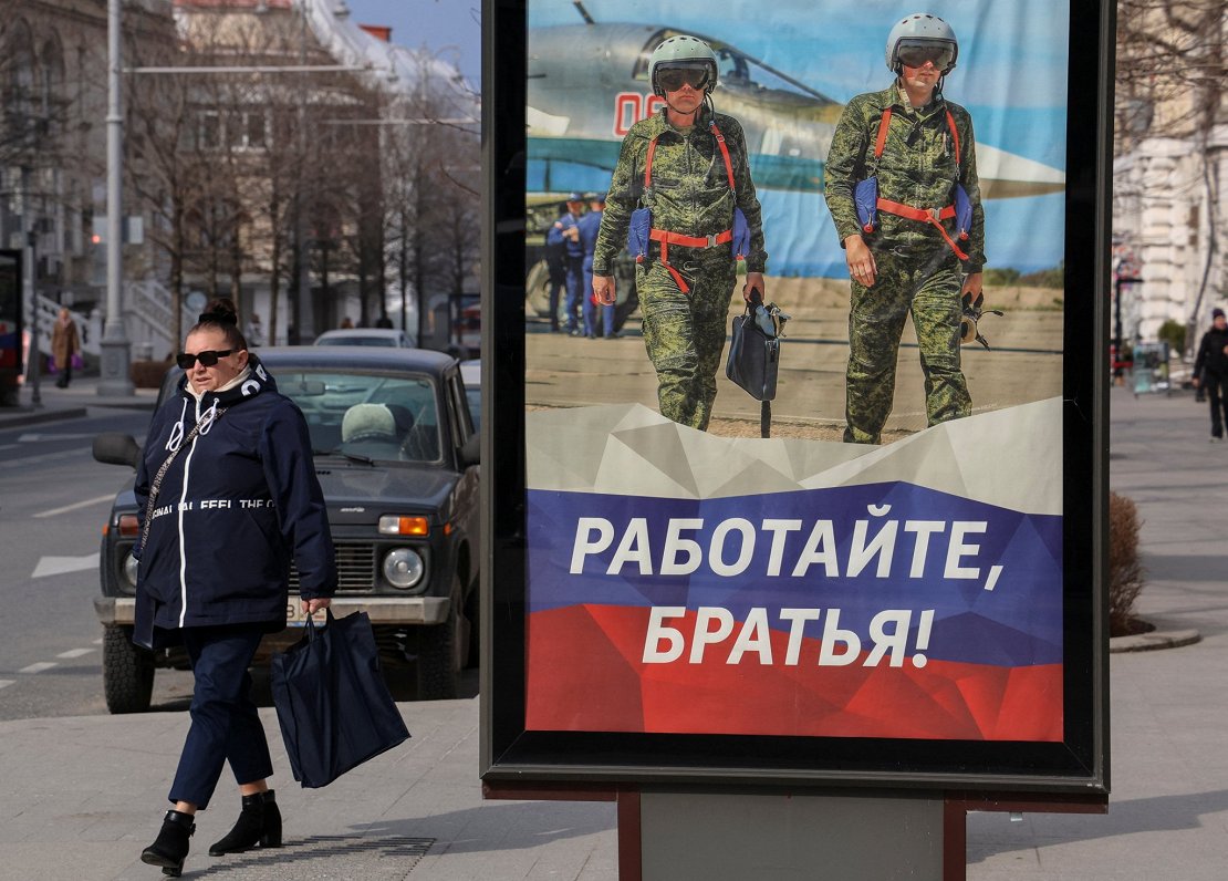 Krievijas armijas propagandas plakāts okupētajā Krimā.