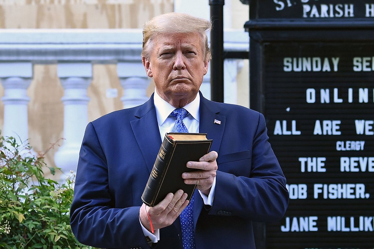 Donalds Tramps ar Bībeli