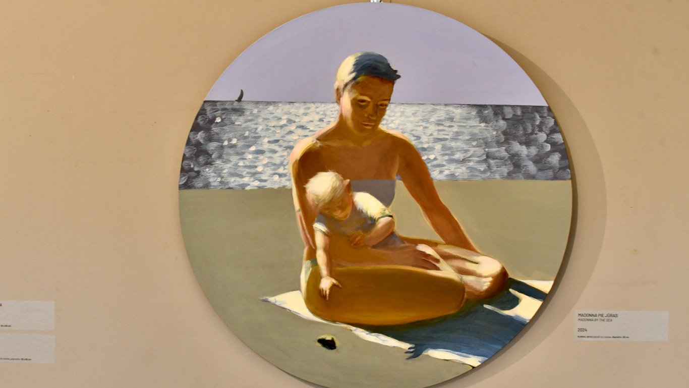 На выставке «Женщина и море» Ивонны Зиле. Юрмала, 03.2024