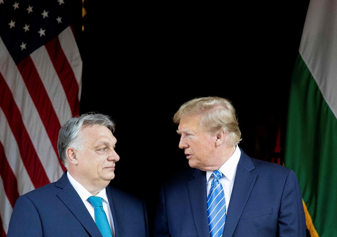 Ungārijas premjers Viktors Orbāns (no kreisās) un ASV eksprezidents Donalds Tramps