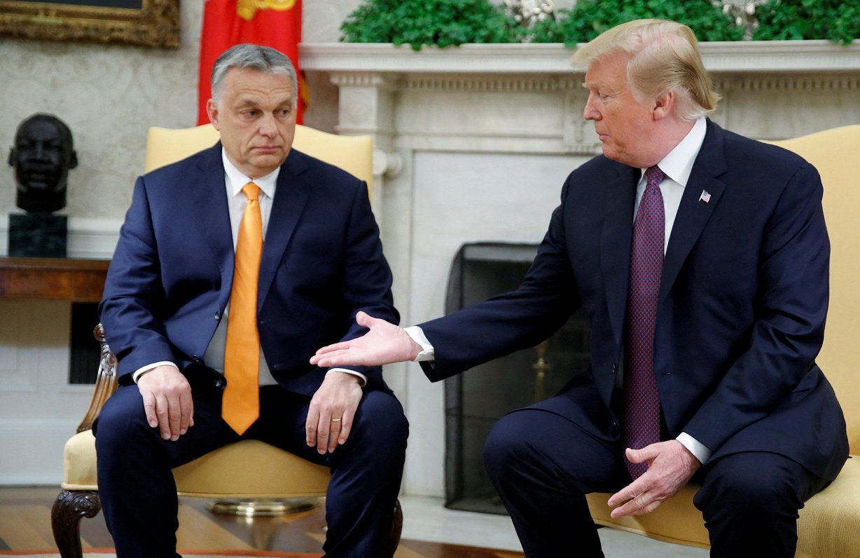 Ungārijas premjers Viktors Orbāns (no kreisās) un ASV republikāņu līderis Donalds Tramps