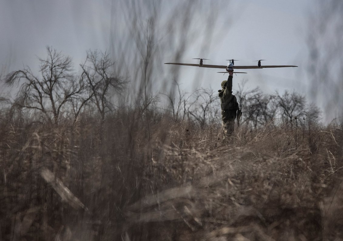 Ukrainas armijas drona palaišana Bahmutas frontē.