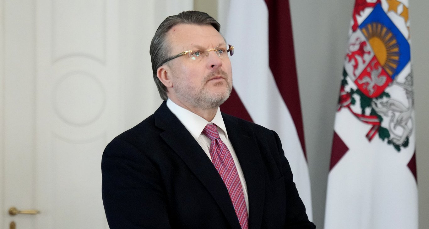 Partijas &quot;Latvija pirmajā vietā&quot; valdes priekšsēdētājs Ainars Šlesers pirms tikšanās ar Va...