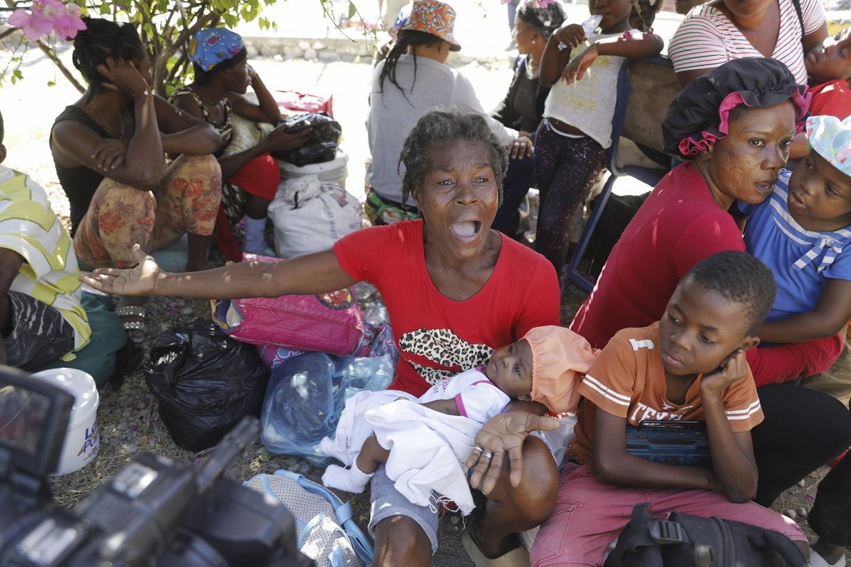 Haiti iedzīvotājiem nācies bēgt no bandu sadursmēm