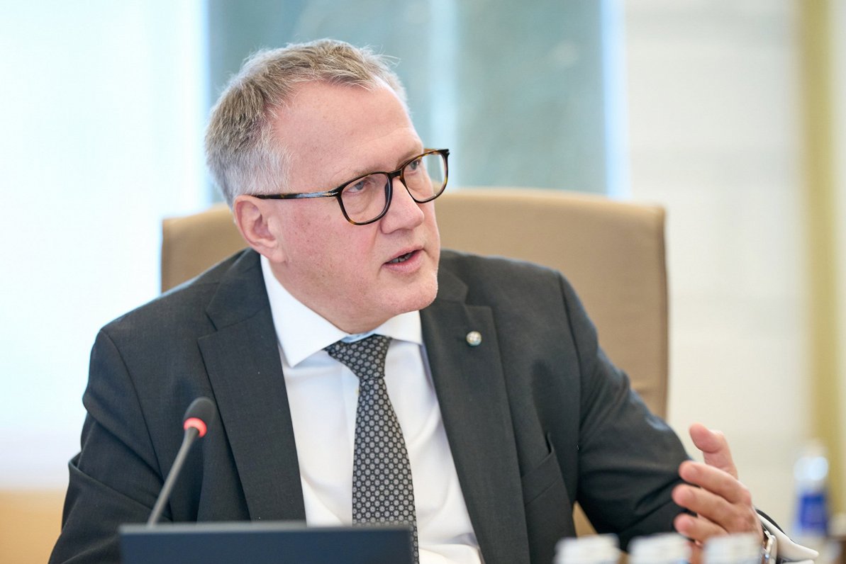 Latvijas finanšu ministrs saka, ka PVN ieņēmumi nav tik lieli kā plānots / raksts