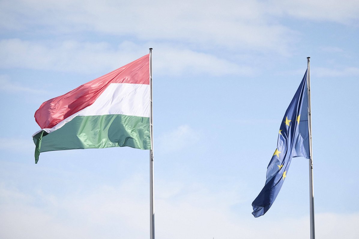 Ungārijas un Eiropas Savienības karogi