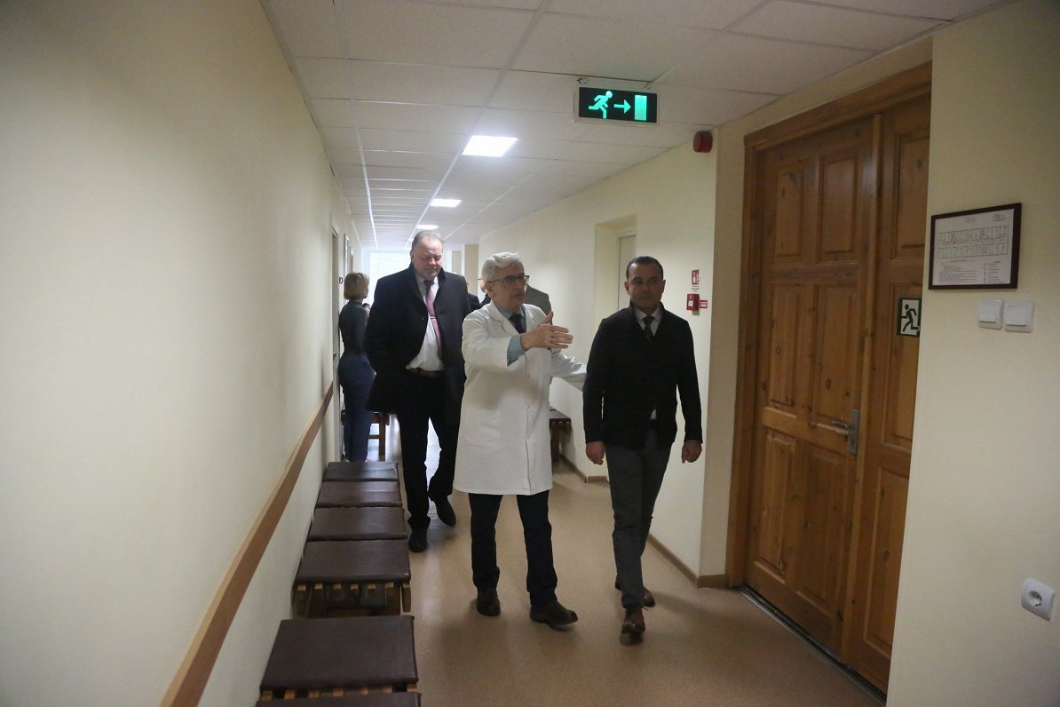 Визит министра здравоохранения Хосама Абу Мери в краславскую больницу