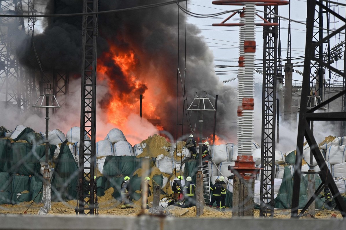 Пожар на электроподстанции после ракетной атаки. Украина, Харьков, 22.03.2024.