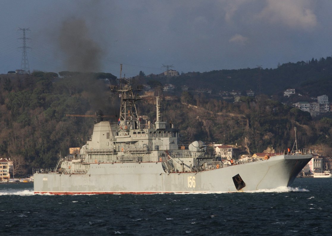Krievijas Jūras spēku desanta kuģis &quot;Jamal&quot; Bosfora šaurumā