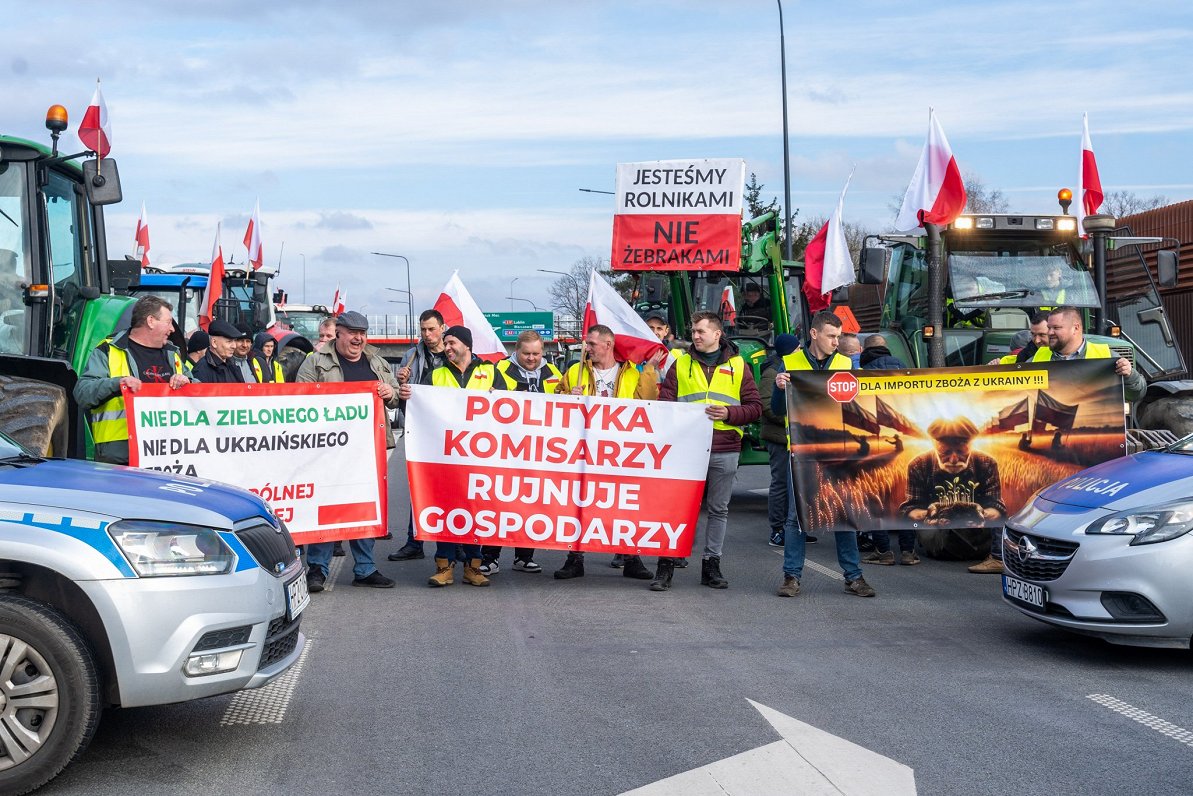 Poļu fermeri protestē pret lauksaimniecības produktu ievešanu no Ukrainas. 2024. gada marts.