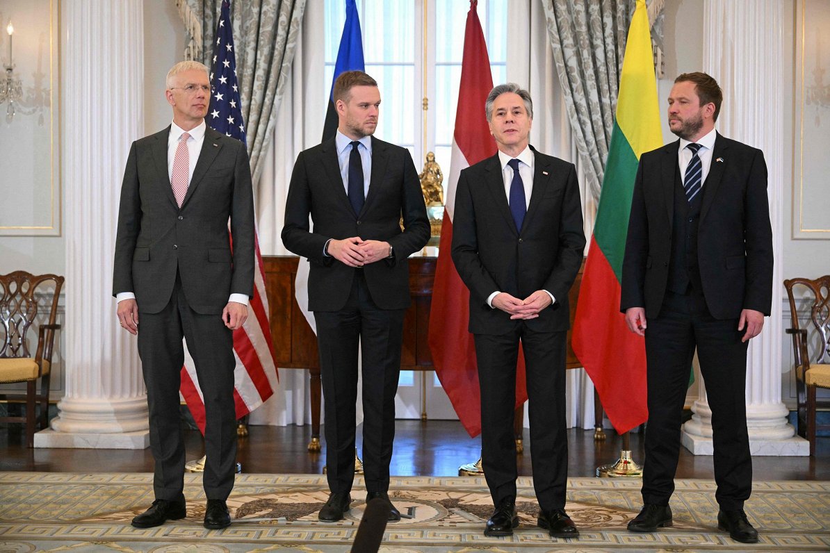 ASV valsts sekretārs Entonijs Blinkens (otrais no labās) ar Baltijas valstu ārlietu ministriem, kas...