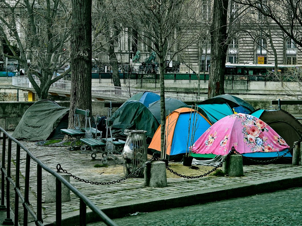 Migrantu teltis Francijas galvaspilsētā Parīzē