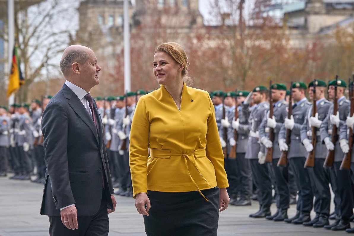 Vācijas kanclers Olafs Šolcs vizītē Berlīnē uzņēmis Latvijas premjeri Eviku Siliņu