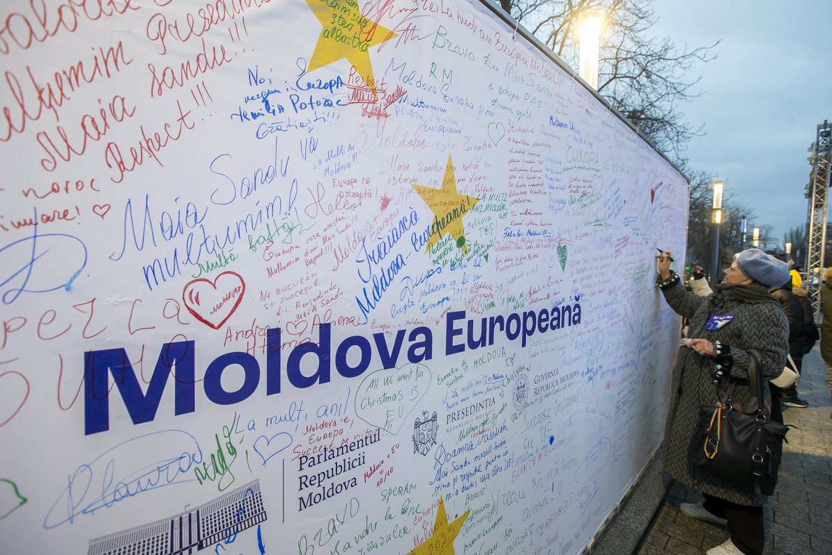 Pasākums Moldovas galvaspilsētā Kišiņevā pēc Eiropas Savienības lēmuma ar valsti sākt iestāšanās sar...