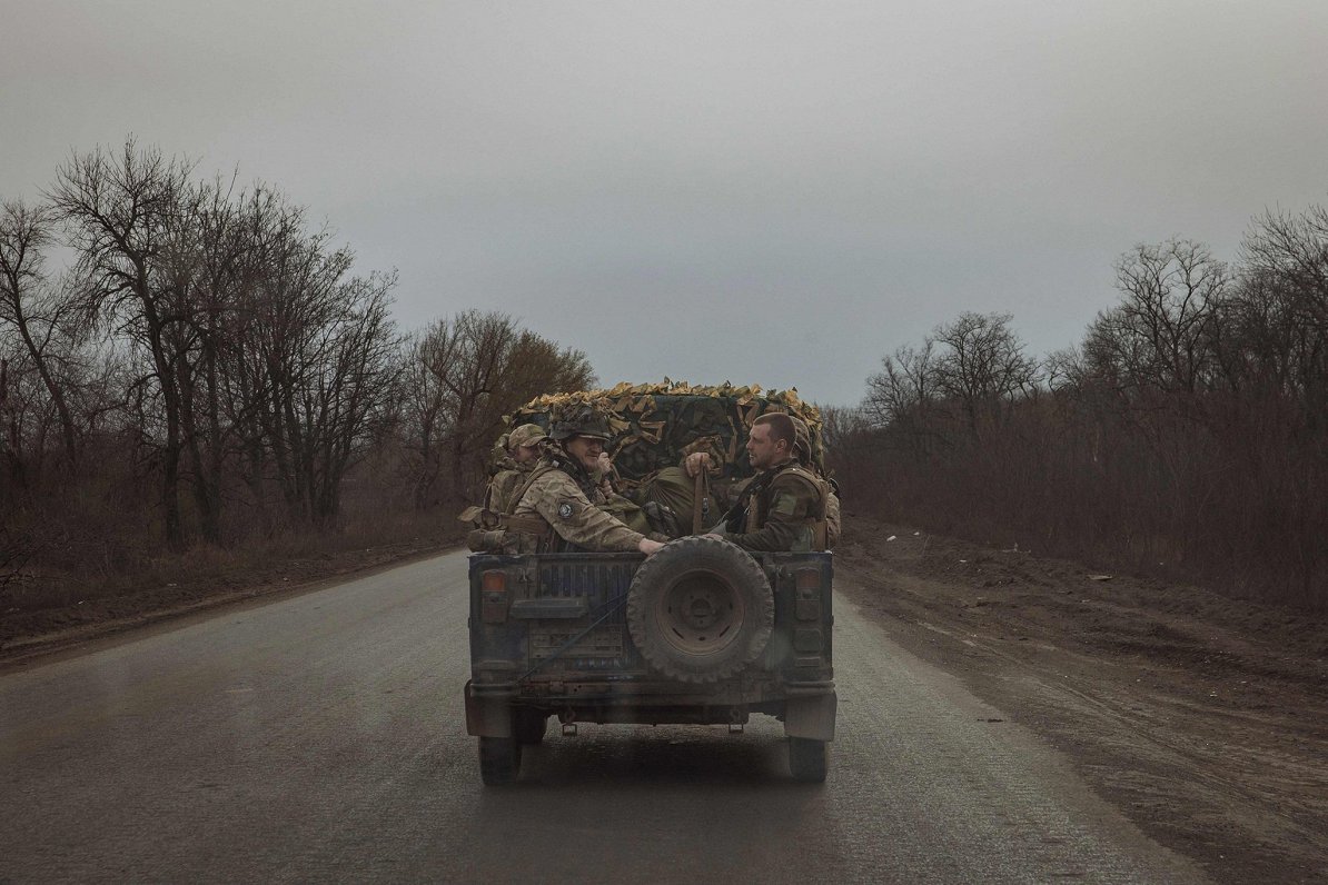 Едут бойцы ВСУ. Украина, Донецкая область, возле Часова Яра. 02.04.2024