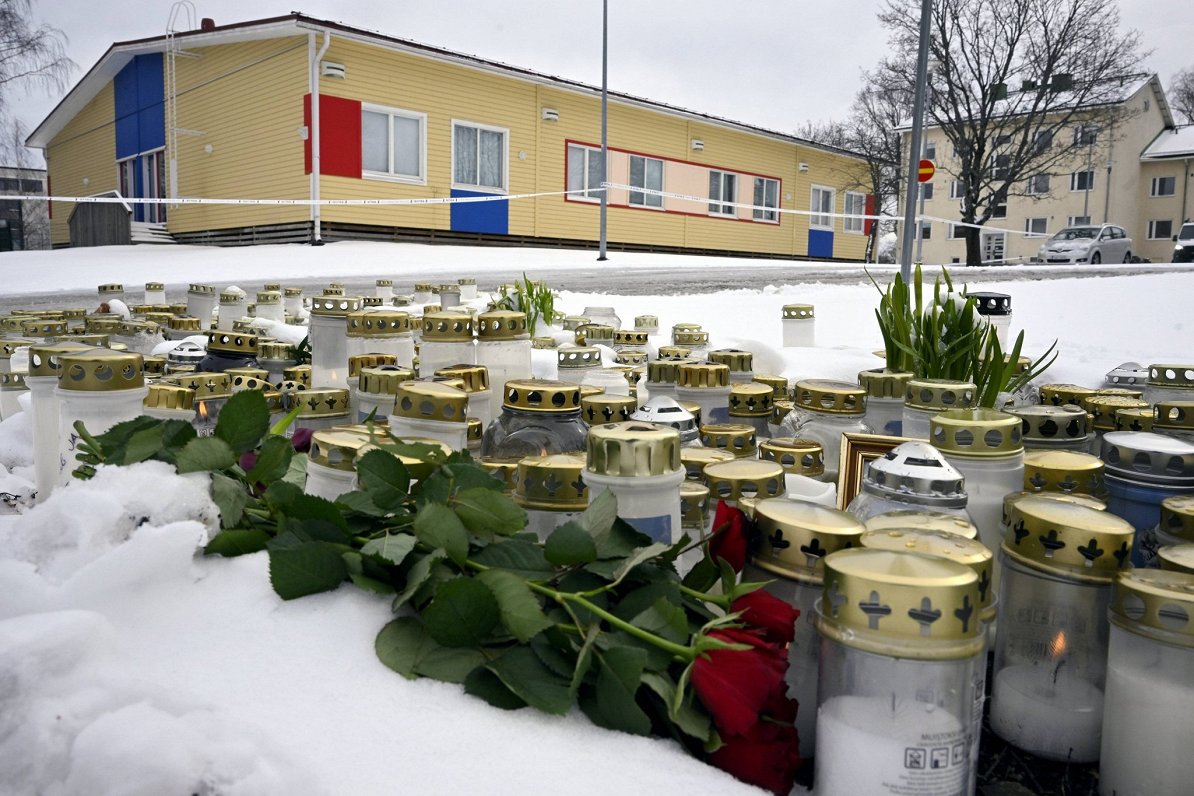 Piemiņas vieta Somijā pie Viertolas skolas, kurā otrdien notika apšaude
