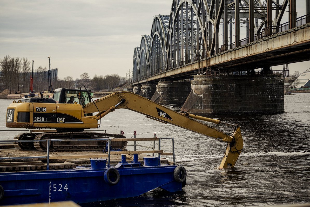 Sāk pirmā «Rail Baltica» tilta balsta izbūvi Daugavā