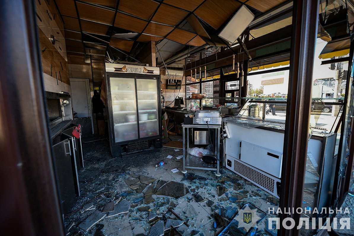 Кафе, пострадавшее во время удара. Украина, Запорожье. 05.04.2024