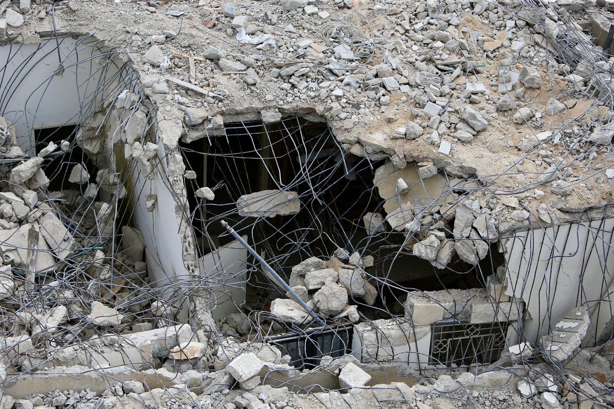 Iznīcināta ēka Sultanijehā, Libānā pēc Izraēlas triecieniem