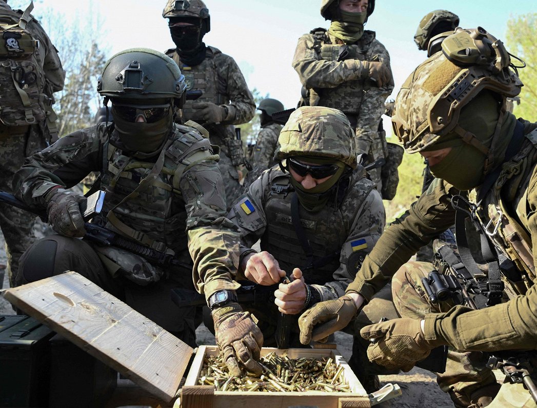 Ukrainas armijas karavīru mācības Kijivas reģionā.