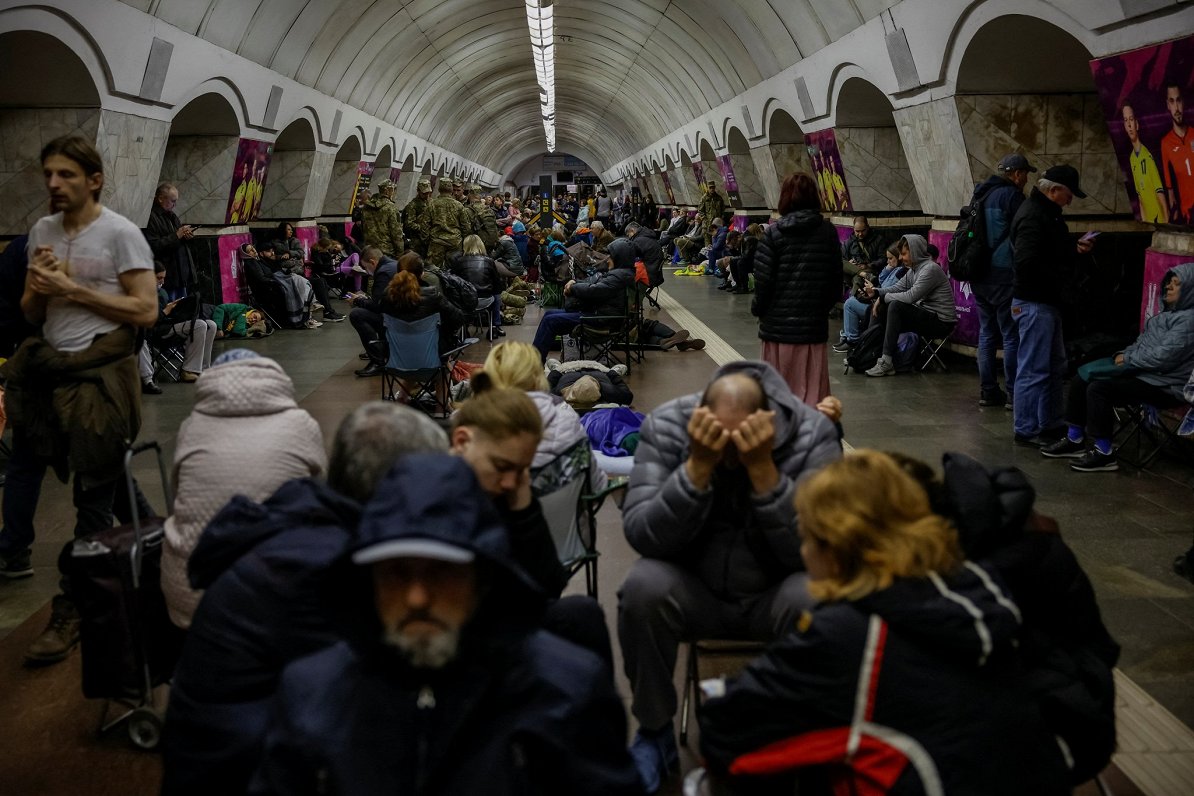 Жители Киева во время атаки в ночь на 11 апреля укрылись в метро