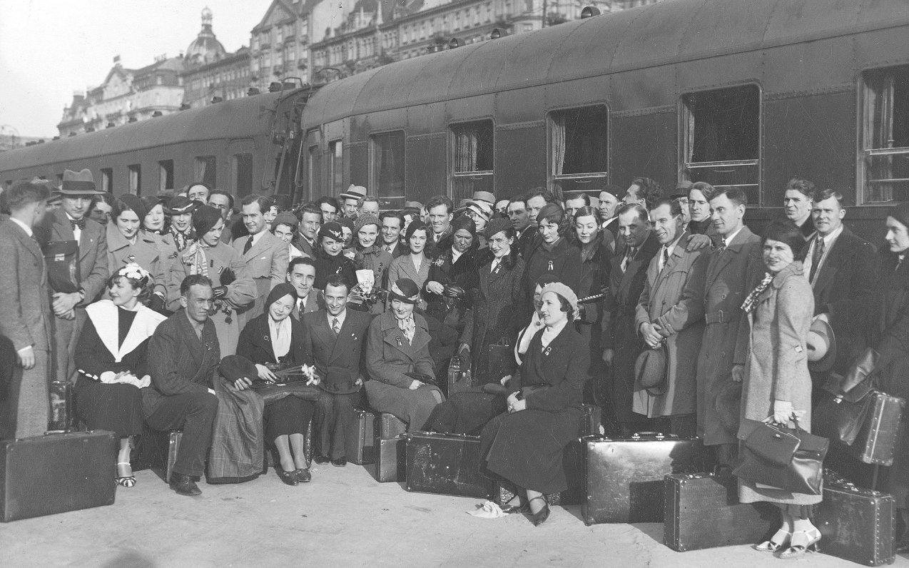 Members of Rīga theater school at Warsaw central station
