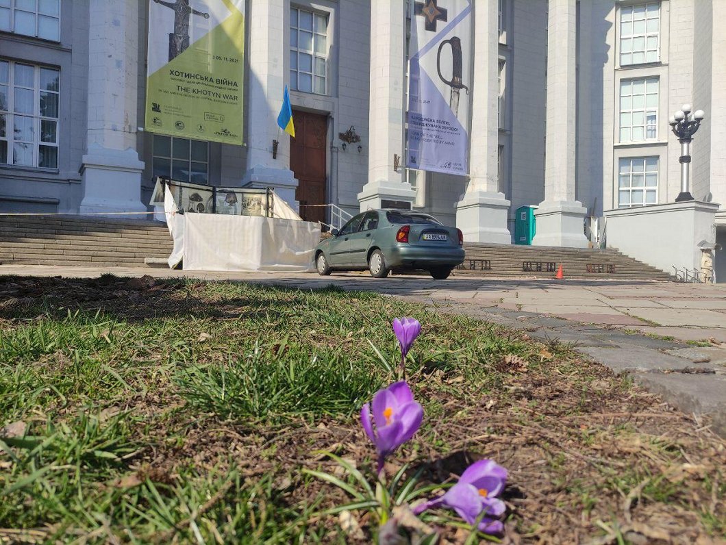 2022.g. 22. marts - atnāca pavasaris. Pie muzeja.