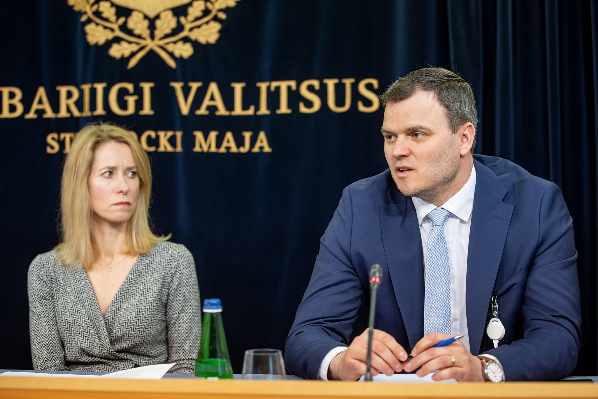 Igaunijas reģionālo un lauku lietu ministrs Madiss Kallass un premjerministre Kaja Kallasa (viņi nav...