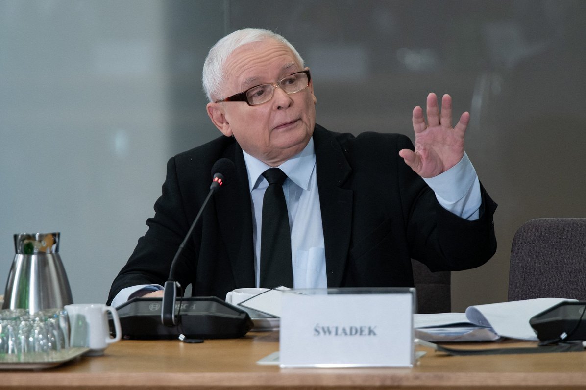 PiS līderis Jaroslavs Kačiņskis parlamentārās komisijas sēdē, kurā izmeklē apsūdzības par telefonsar...