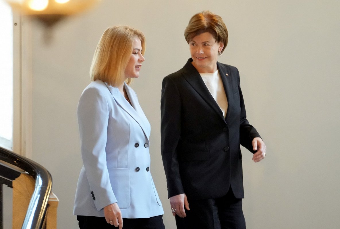 Premjere Evika Siliņa (no kreisās)  ārlietu ministra amatam izvirza diplomāti Baibu Braži.