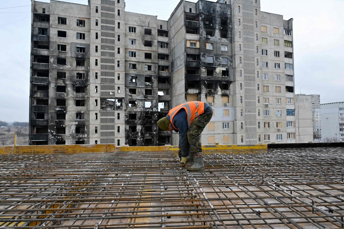 Ēkas novērtēšanas un atjaunošanas darbi Ukrainas pilsētā Harkivā pēc Krievijas triecieniem
