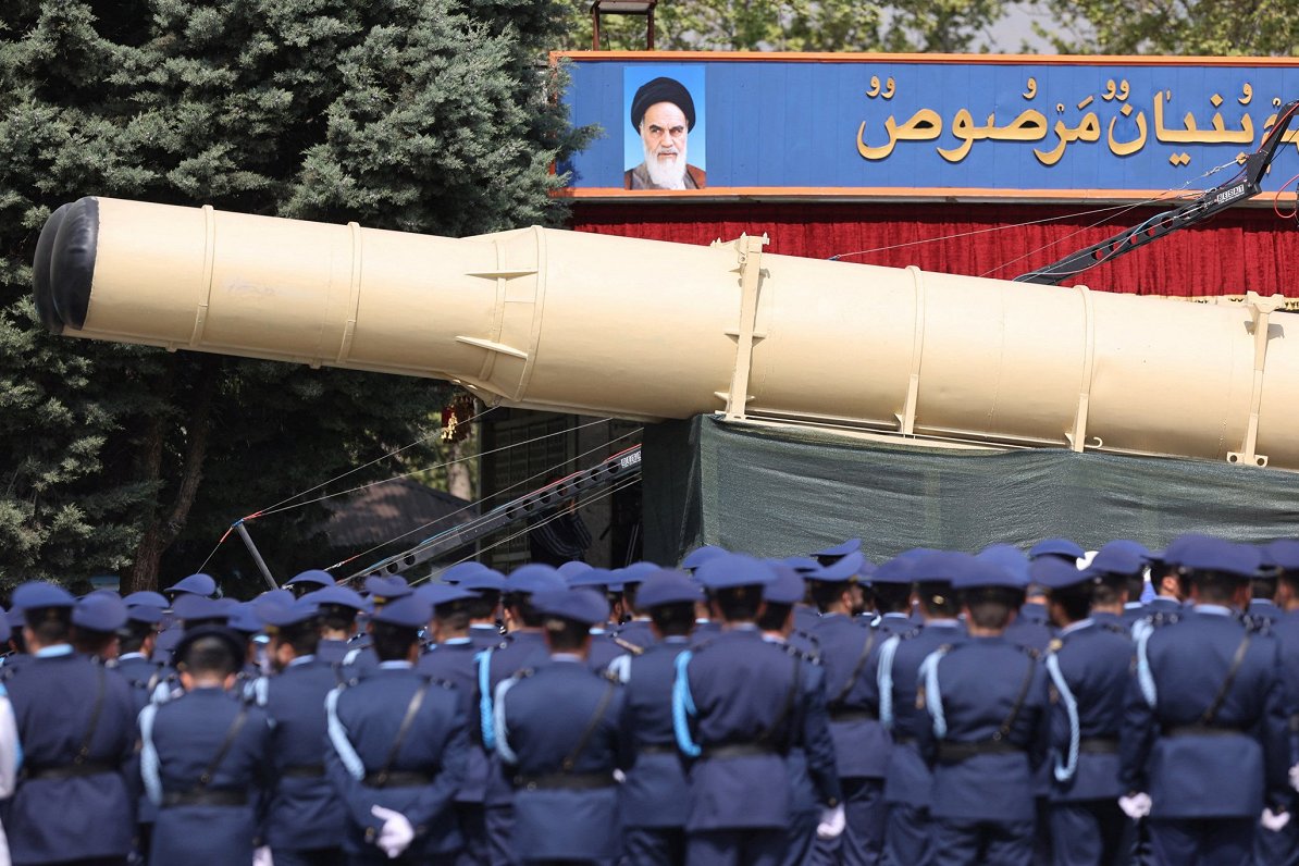 Irānas raķete parādē Teherānā, 2024.gada aprīlis.