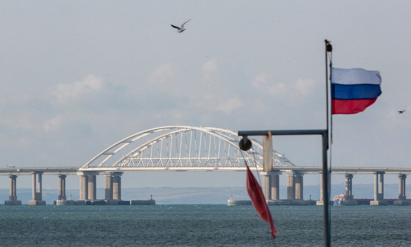 Ilustratīvs attēls: Kerčas tilts, kas savieno Krieviju ar pagaidu okupēto Krimas pussalu