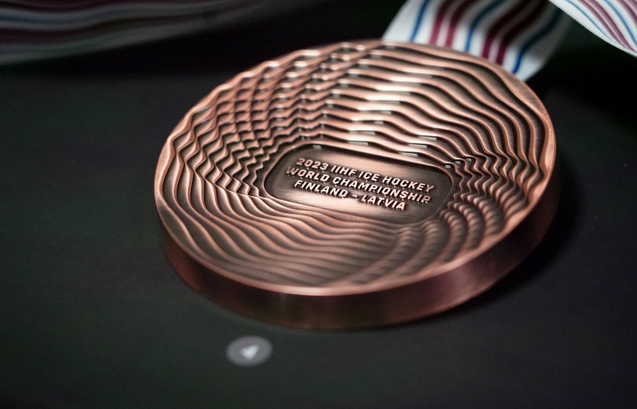 Latvijas hokeja izlases pasaules čempionātā izcīnīto bronzas medaļu izvieto Latvijas Nacionālajā vēs...
