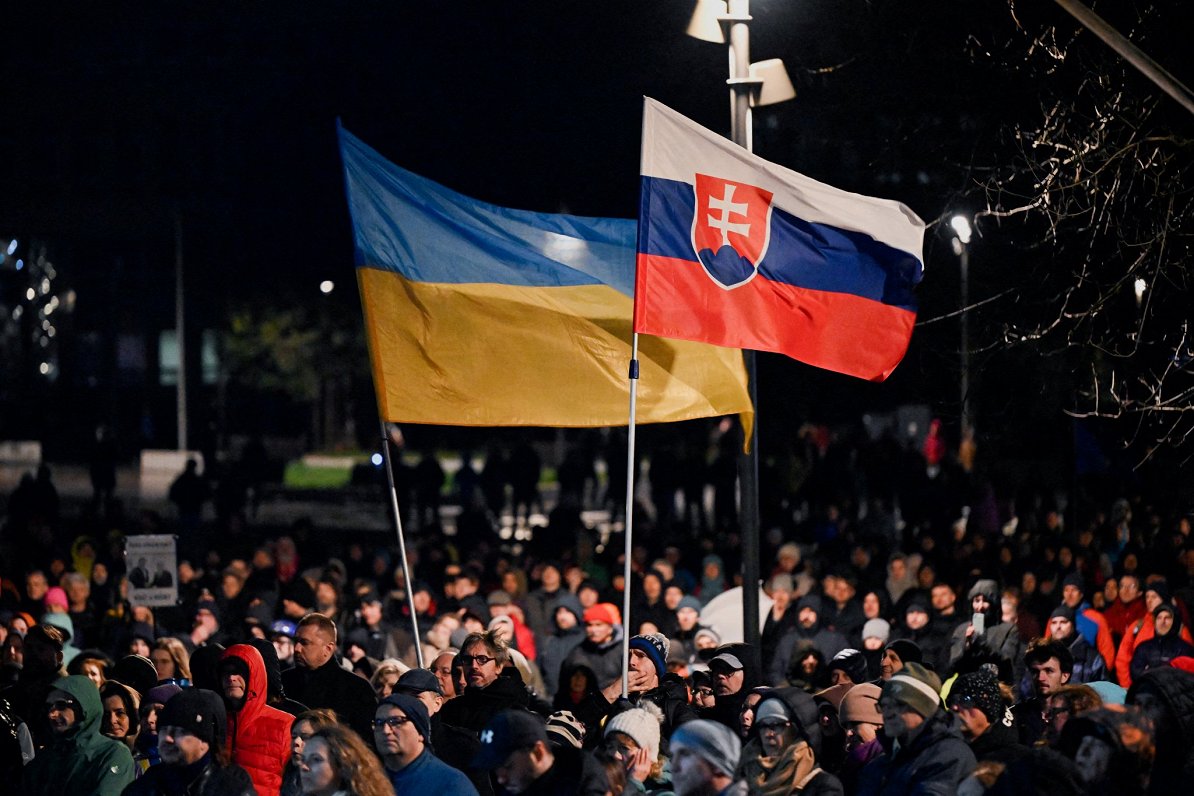 Protesta akcija Ukrainas atbalstam Slovākijas galvaspilsētā Bratislavā. 2024. gada pavasaris.